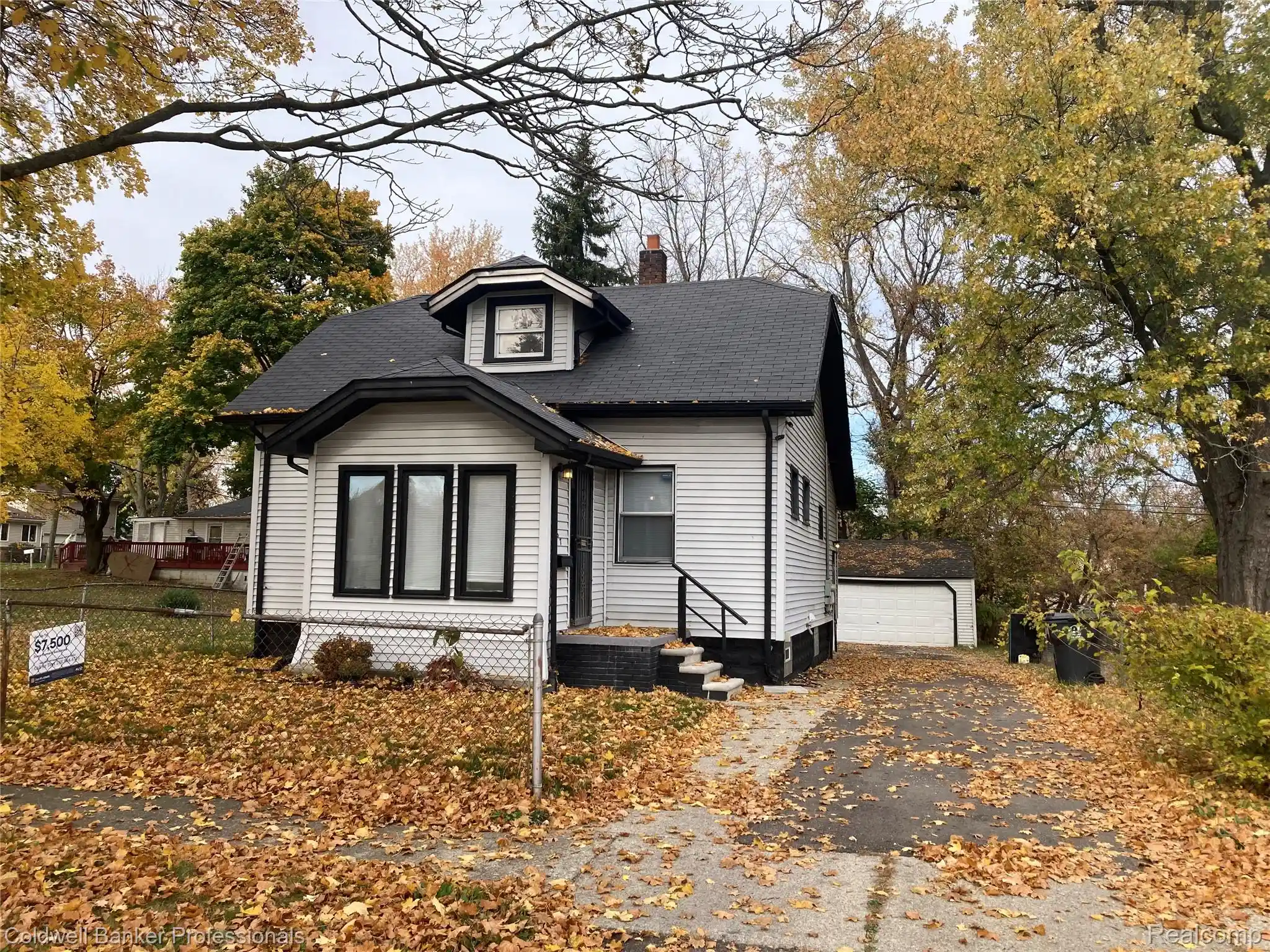 Photo 1 of Single family home for sale at 667 Northway Dr, Pontiac, MI 48342 | MLS# 20261070467 | Listing updated on 2026-10-31