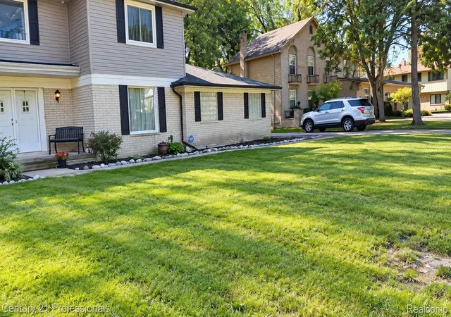 Photo 1 of Single family home for sale at 5649 Tequesta Dr, West Bloomfield, MI 48323 | MLS# 20261070908 | Listing updated on 2026-10-28