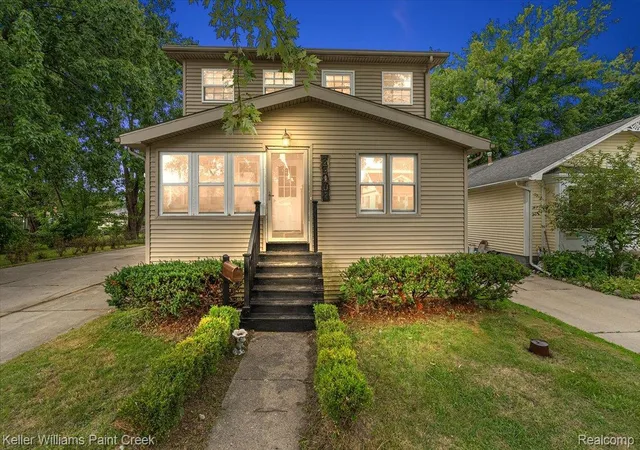 Photo 1 of Single family home for sale at 23802 Elmira St, Saint Clair Shores, MI 48082 | MLS# 20261071745 | Listing updated on 2026-10-26