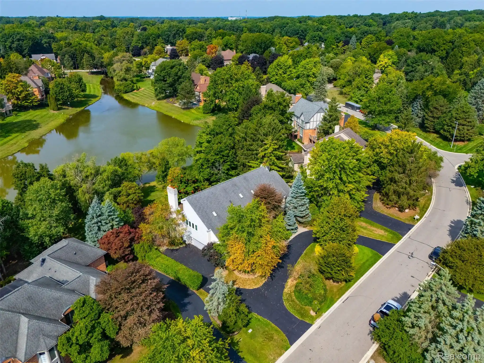 Photo 1 of Single family home for sale at 305 Wilshire Dr, Bloomfield Hills, MI 48302 | MLS# 20261071906 | Listing updated on 2026-10-22
