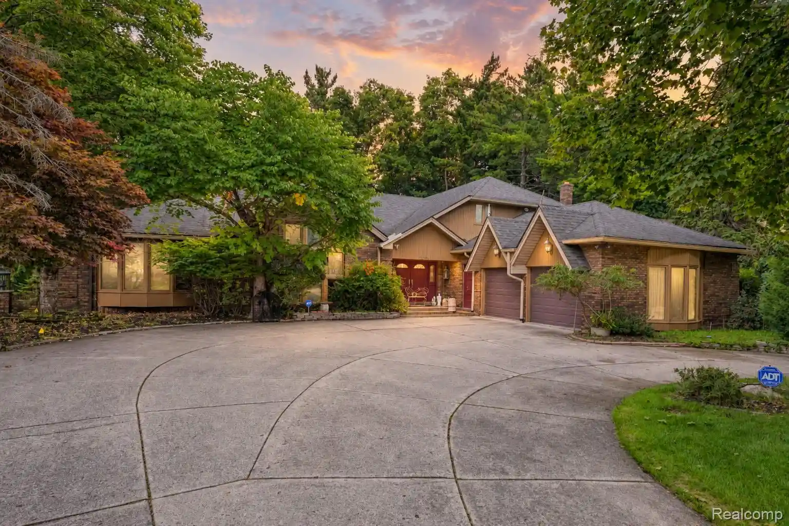 Photo 1 of Single family home for sale at 25428 Witherspoon St, Farmington Hills, MI 48335 | MLS# 20261071920 | Listing updated on 2026-10-03