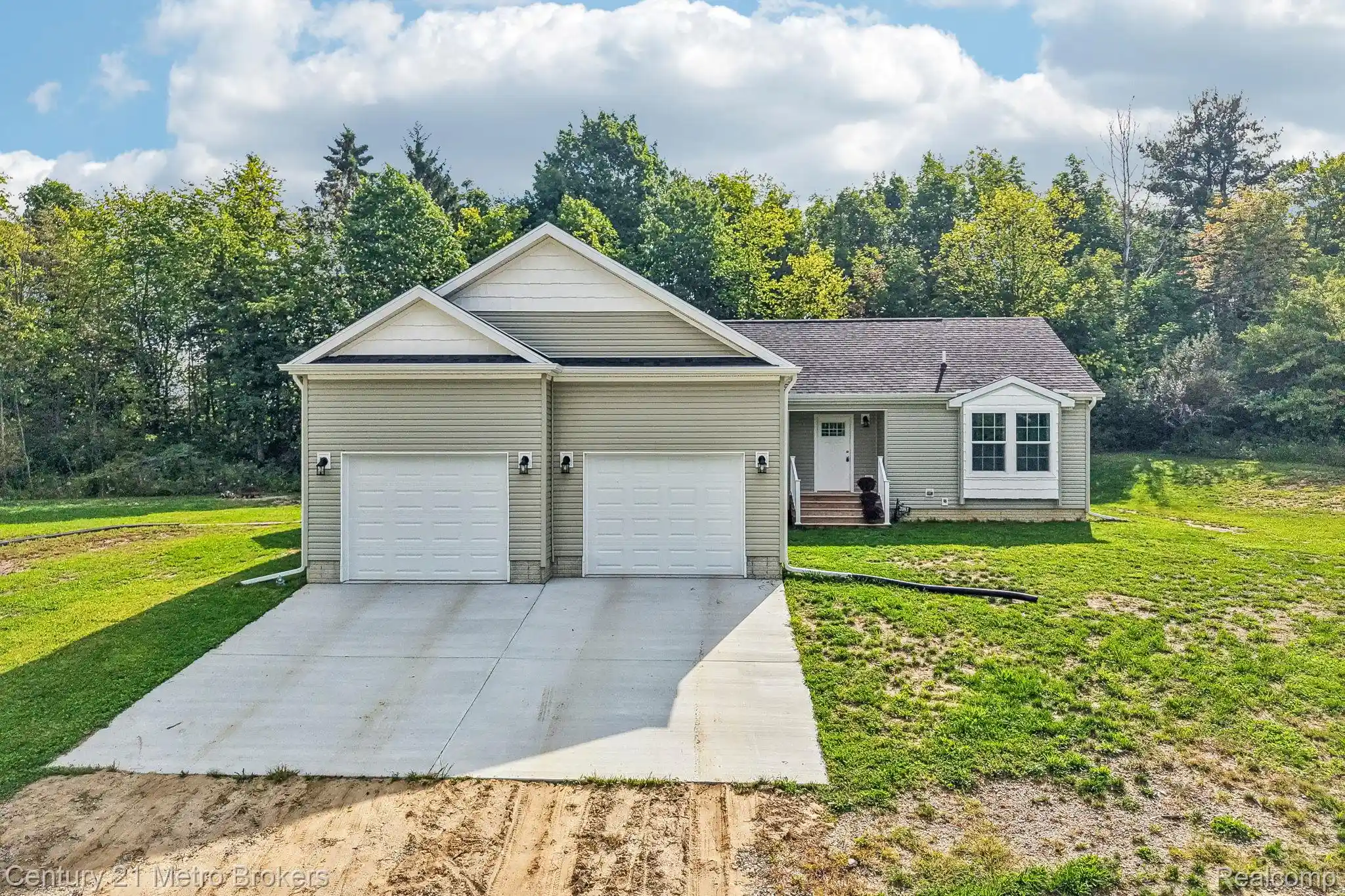 Single family home for sale at 2083 Creekwood Ct, MundyTownship_Genesee, MI 48439 | MLS# 20261072250