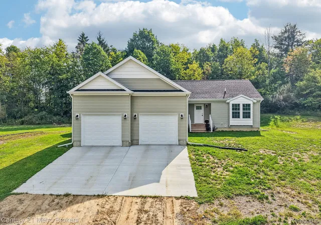 Single family home for sale at 2083 Creekwood Ct, MundyTownship_Genesee, MI 48439 | MLS# 20261072250