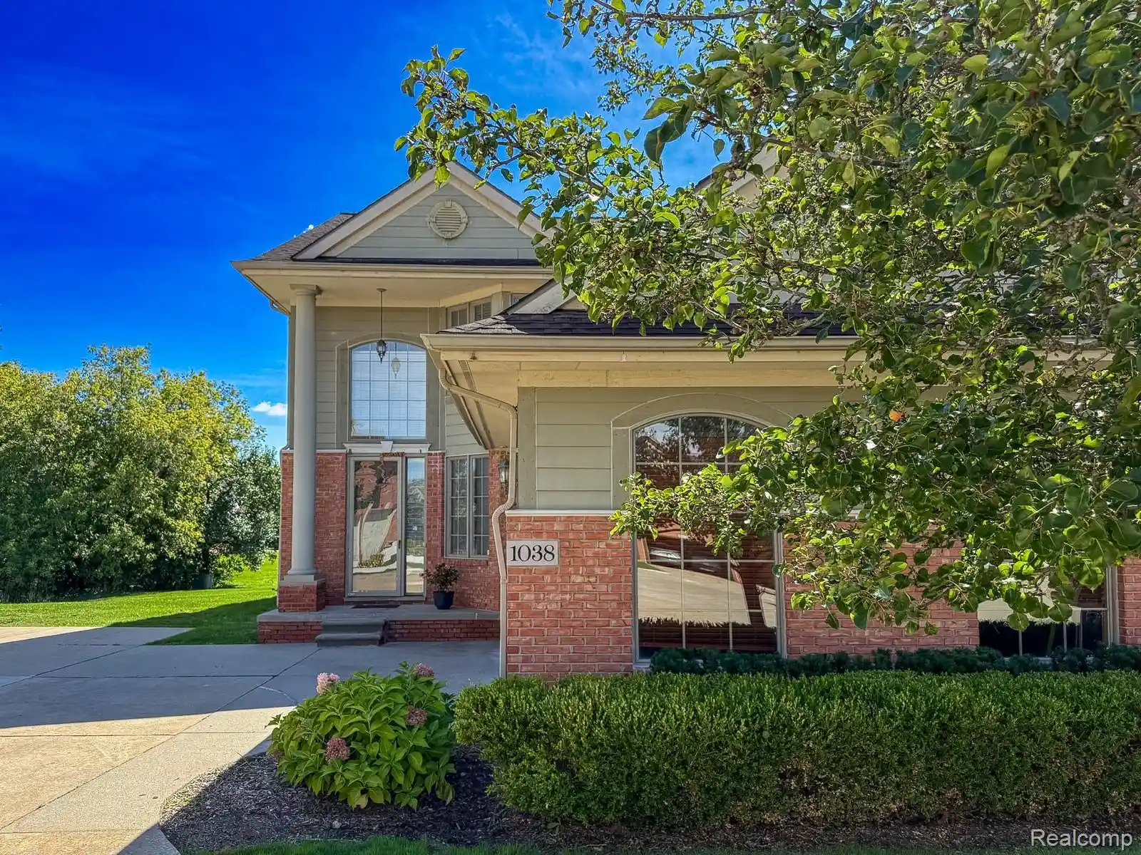 Listing Photo 1 - Condo for sale in 1038 Lorenzo Ct located at 1038 Lorenzo Ct, Troy, MI 48085 - Unit 1038 Lorenzo Ct