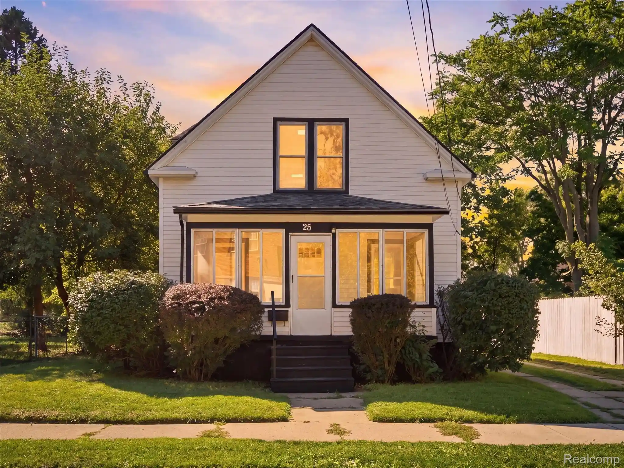Photo 1 of Single family home for sale at 25 Lincoln St, Pontiac, MI 48341 | MLS# 20261073616 | Listing updated on 2026-10-22