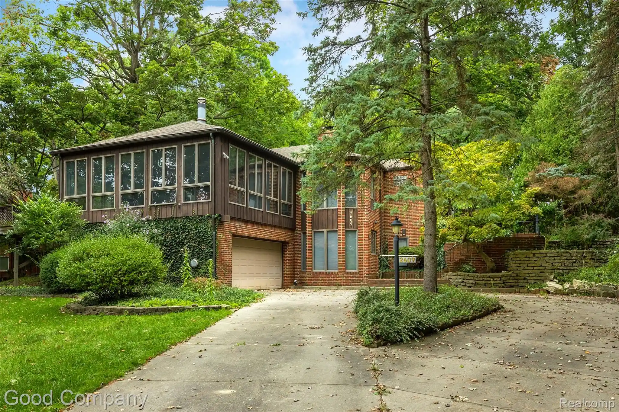Photo 1 of Single family home for sale at 2609 Vinsetta Blvd, Royal Oak, MI 48073 | MLS# 20261073710 | Listing updated on 2026-10-13