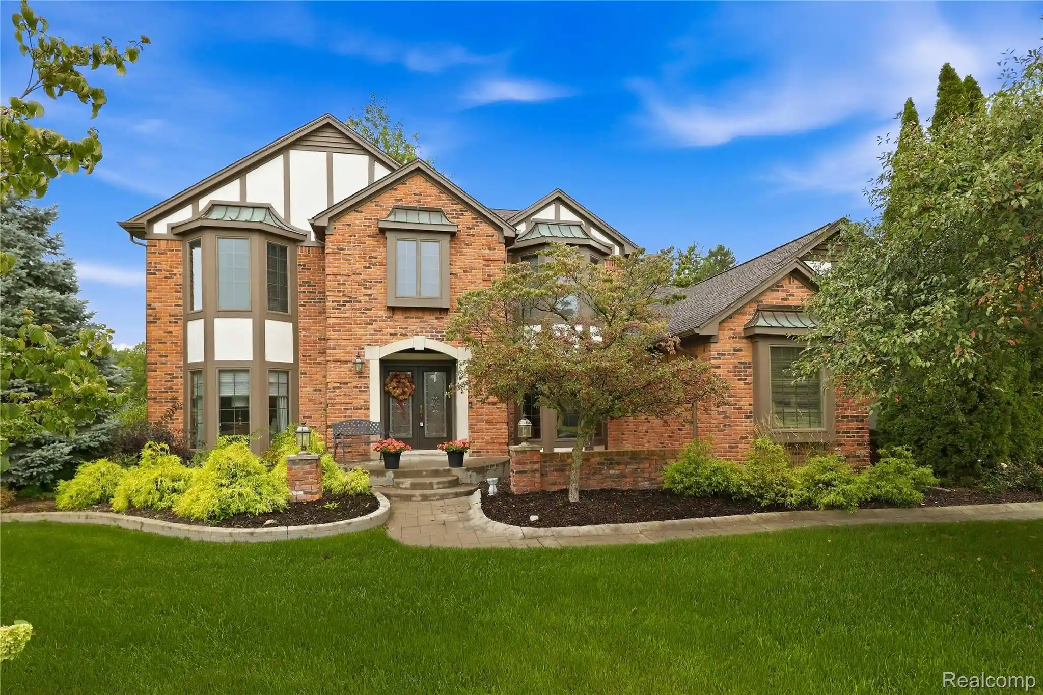 Photo 1 of Sale Pending at 4735 Bentley Dr, Troy, MI 48098 | MLS# 20261073774 | Listing updated on 2026-10-02