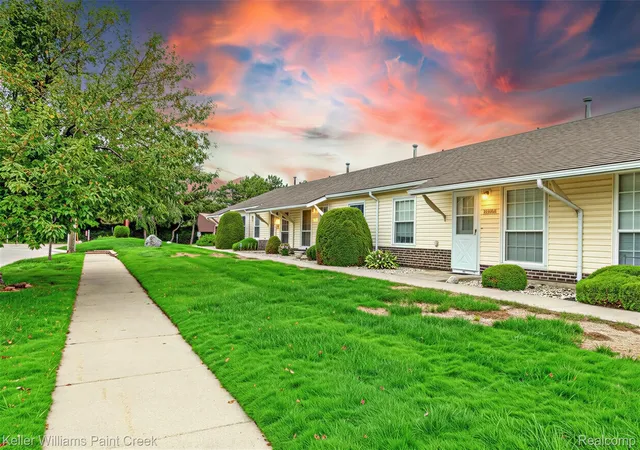 Photo 1 of Sale Pending at 20823 Flora St #4, Roseville, MI 48066 | MLS# 20261073852 | Listing updated on 2026-10-26