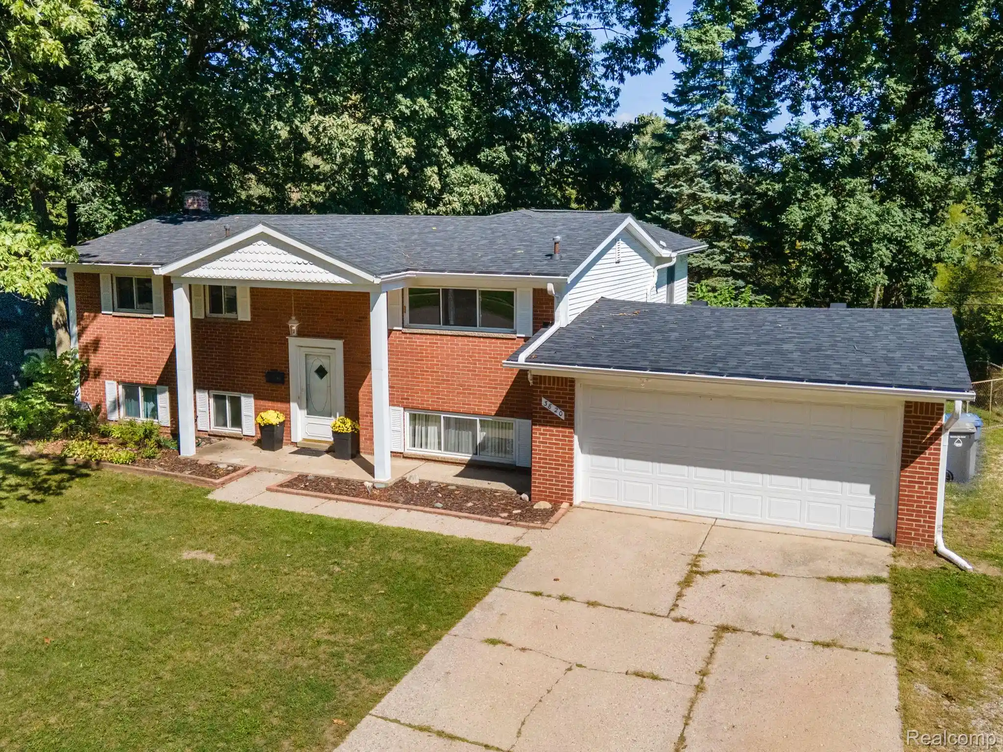 Photo 1 of Sale Pending at 3820 Percy King Rd, Waterford, MI 48329 | MLS# 20261073903 | Listing updated on 2026-10-19