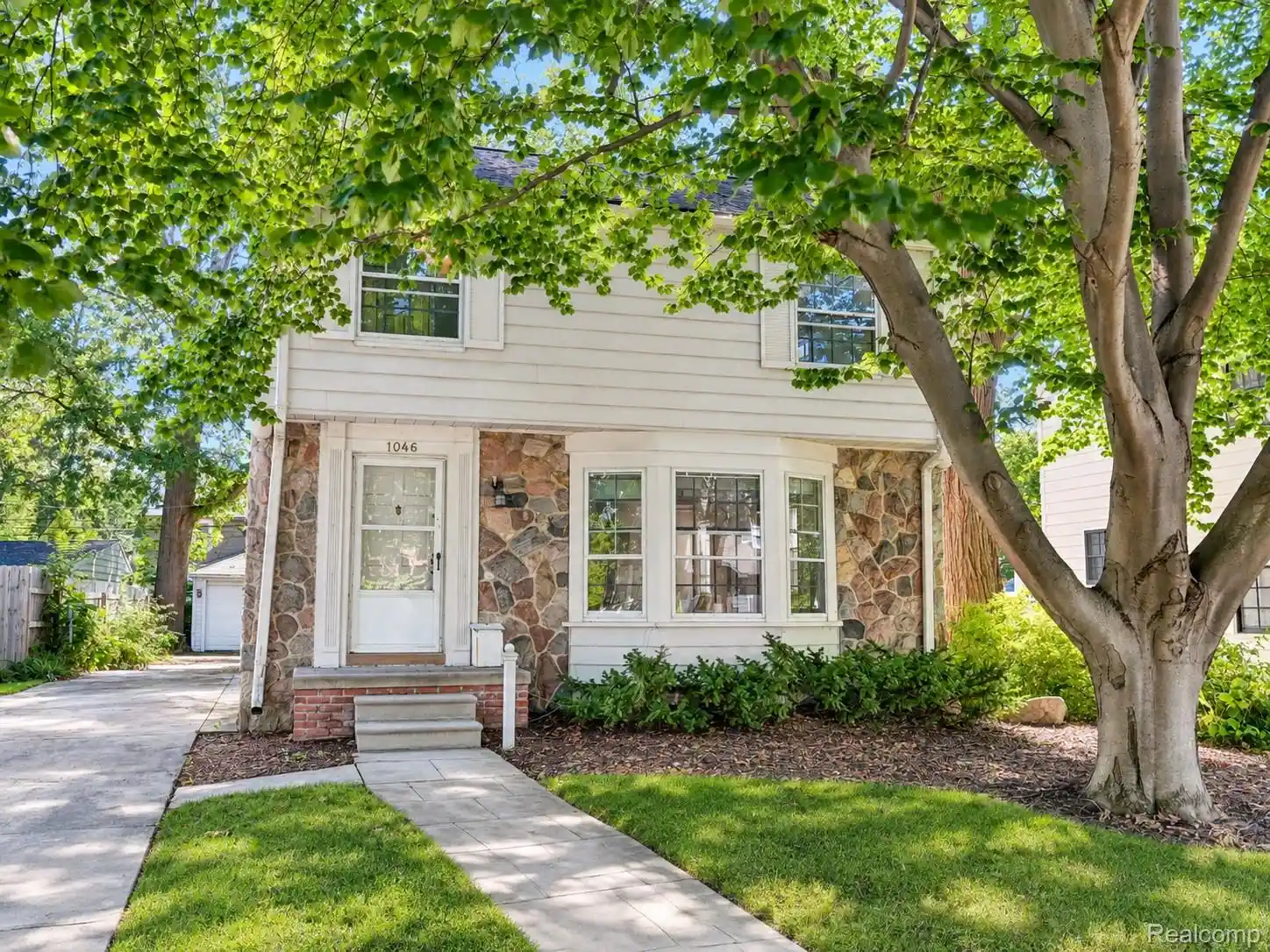 Photo 1 of Single family home for sale at 1046 Oakridge Ave, Royal Oak, MI 48067 | MLS# 20261073908 | Listing updated on 2026-10-12