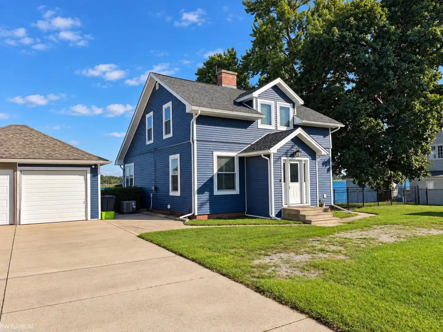 Photo 1 of Single family home for sale at 207 Gratiot Blvd, Marysville, MI 48040 | MLS# 58050221691 | Listing updated on 2026-10-27
