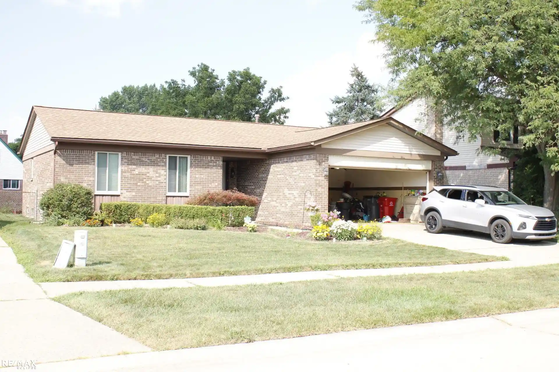 Photo 1 of Sale Pending at 19909 Towner Dr, Clinton Township, MI 48038 | MLS# 58050221696 | Listing updated on 2026-09-23