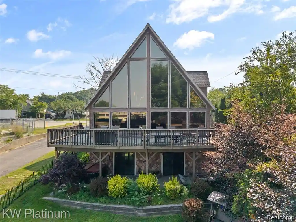 Photo 1 of Single family home for sale at 1907 Riverside Dr, Port Huron, MI 48060 | MLS# 20261074041 | Listing updated on 2026-10-20