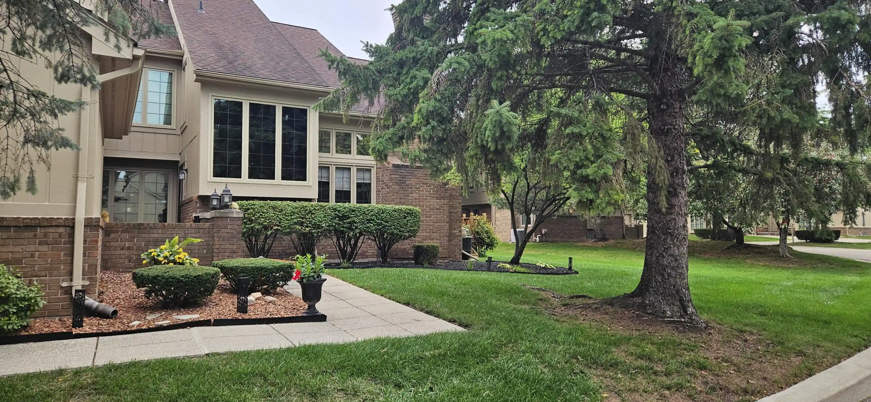 Photo 1 of Condo for sale at 37676 N Laurel Park Dr #70, Livonia, MI 48152 | MLS# 81026048820 | Listing updated on 2026-09-25