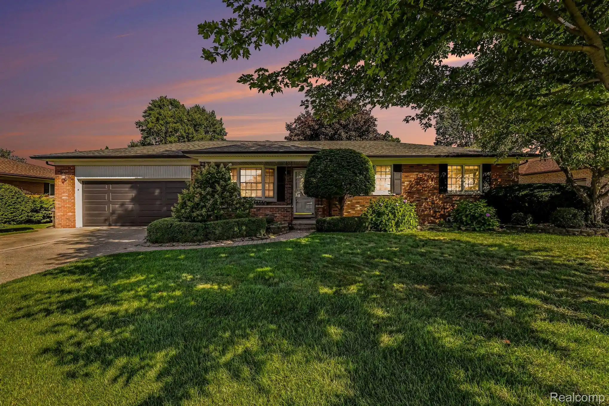 Photo 1 of Sale Pending at 37158 Almont Dr W, Sterling Heights, MI 48310 | MLS# 20261074120 | Listing updated on 2026-09-22