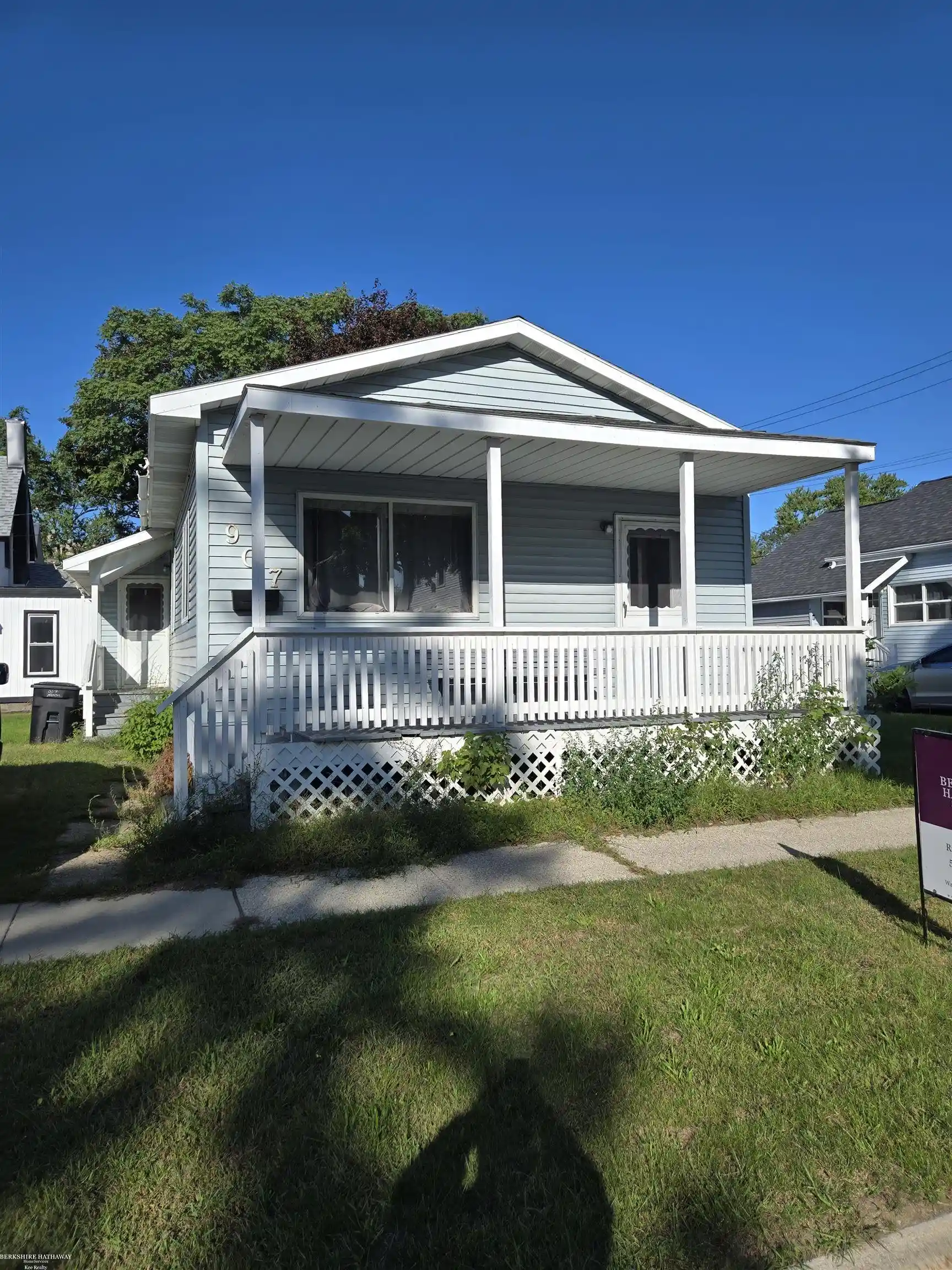 Photo 1 of Sale Pending at 907 Michigan St, Port Huron, MI 48060 | MLS# 58050221745 | Listing updated on 2026-09-21