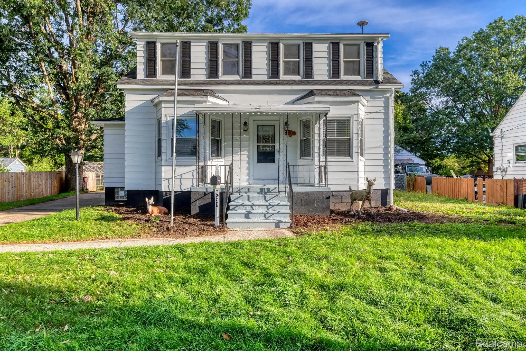Photo 1 of Single family home for sale at 8537 Superior Ave, Center Line, MI 48015 | MLS# 20261074214 | Listing updated on 2026-10-17