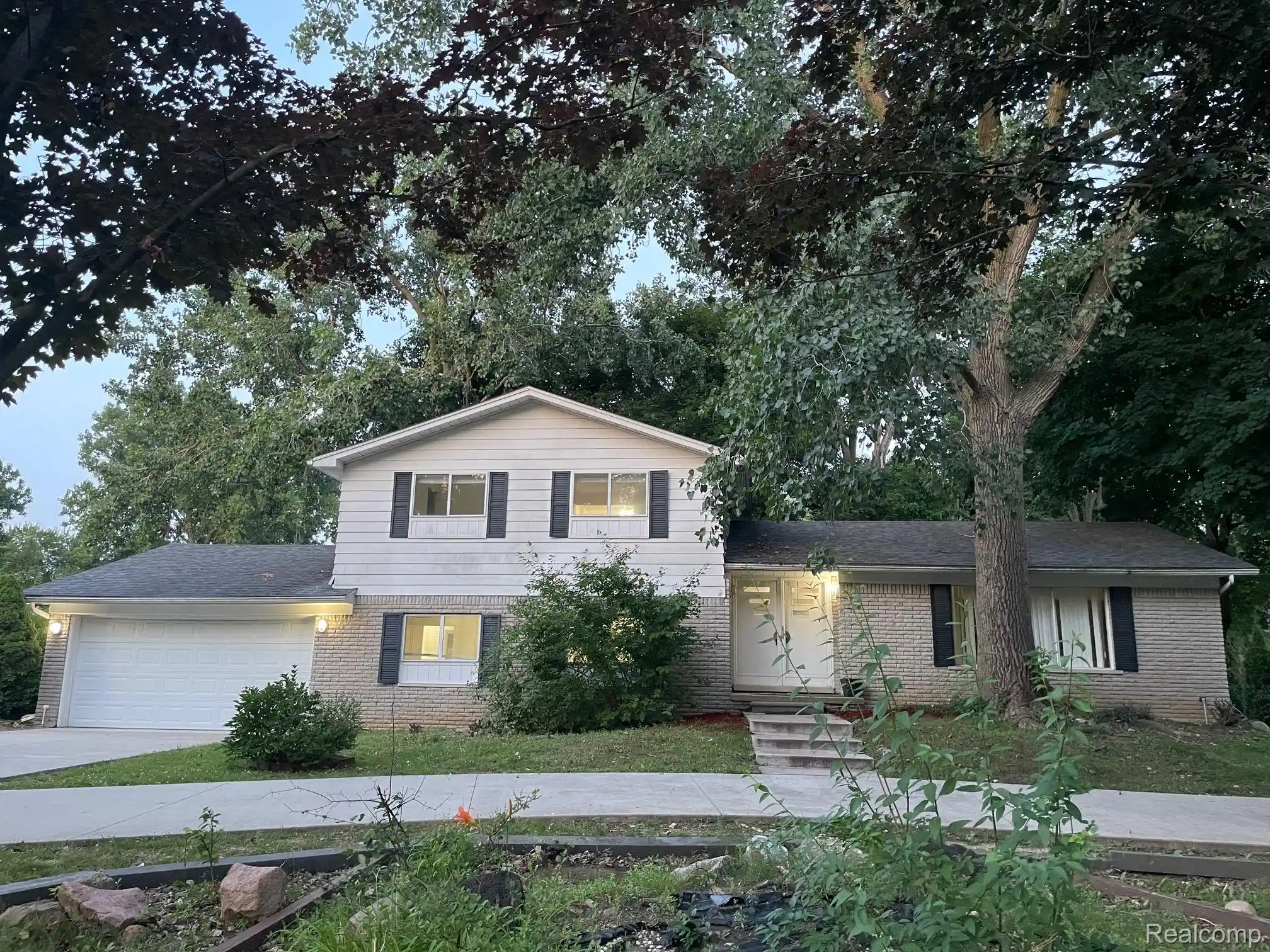Photo 1 of Single family home for sale at 7421 Heather Heath, West Bloomfield, MI 48322 | MLS# 20261074282 | Listing updated on 2026-10-17