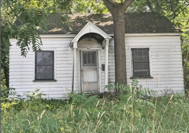 Photo 1 of Single family home for sale at 697 W Grand Ave, Muskegon, MI 49441 | MLS# 62026048966 | Listing updated on 2026-10-28