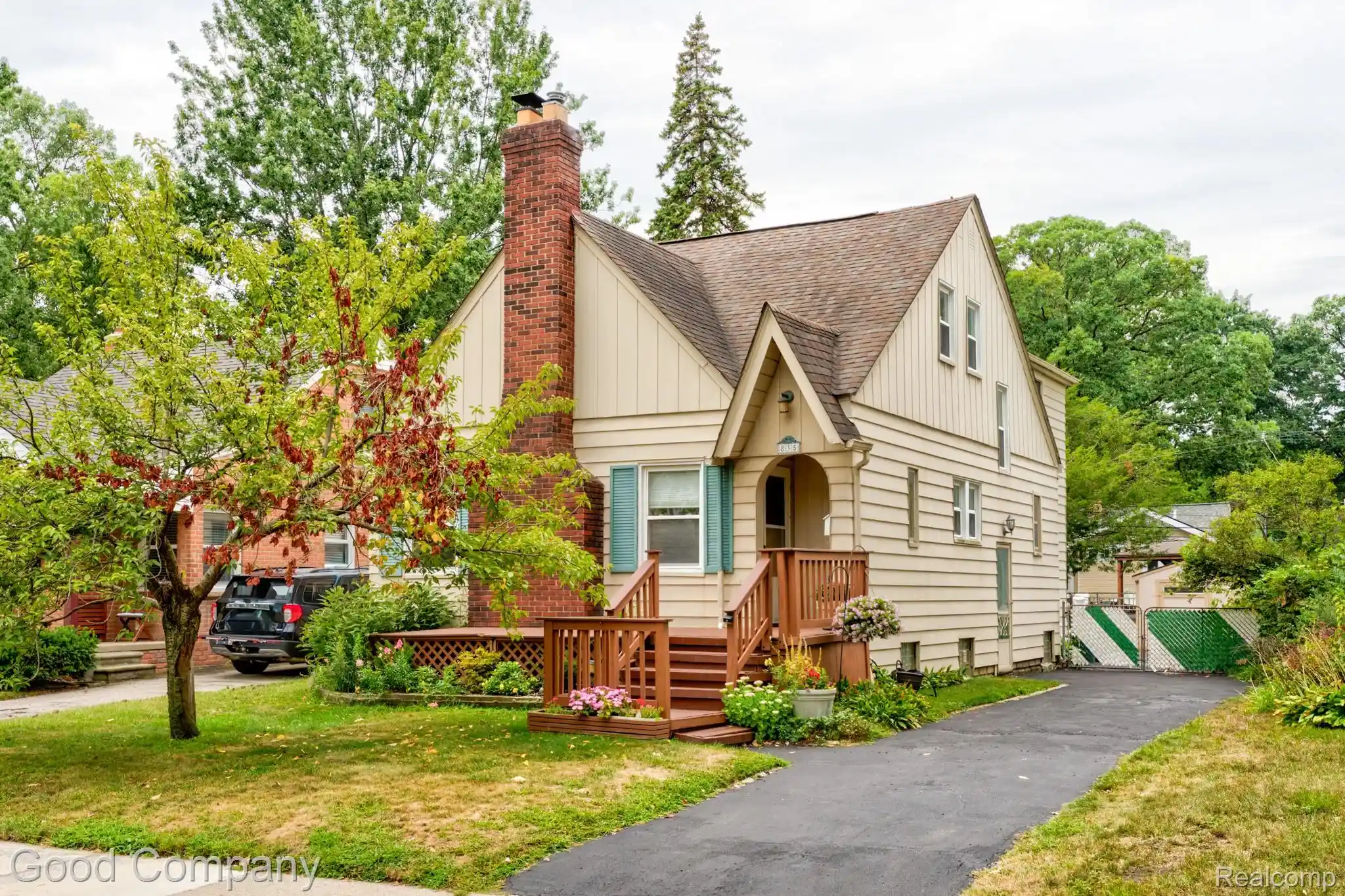 Photo 1 of Single family home for sale at 835 Edgewood Dr, Royal Oak, MI 48067 | MLS# 20261074330 | Listing updated on 2026-09-28