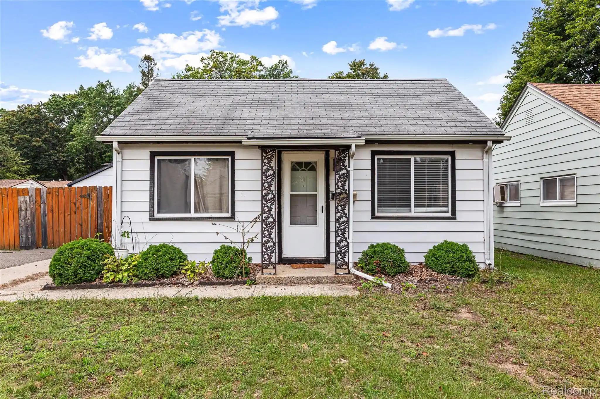 Photo 1 of Single family home for sale at 4842 Hunt St, Wayne, MI 48184 | MLS# 20261074341 | Listing updated on 2026-09-17