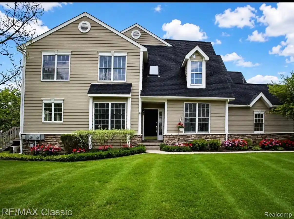 Listing Photo 1 - Condo for sale in 26426 Island Lake Dr located at 26426 Island Lake Dr, NoviCity_Oakland, MI 48374 - Unit #24