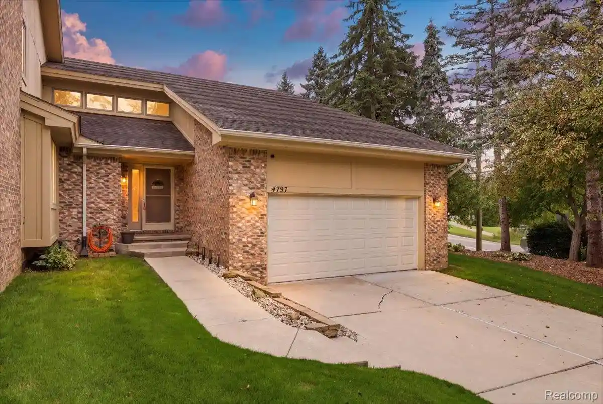 Condo for sale at 4797 Fairway Ct #16, Waterford, MI 48328 | MLS# 20261074493