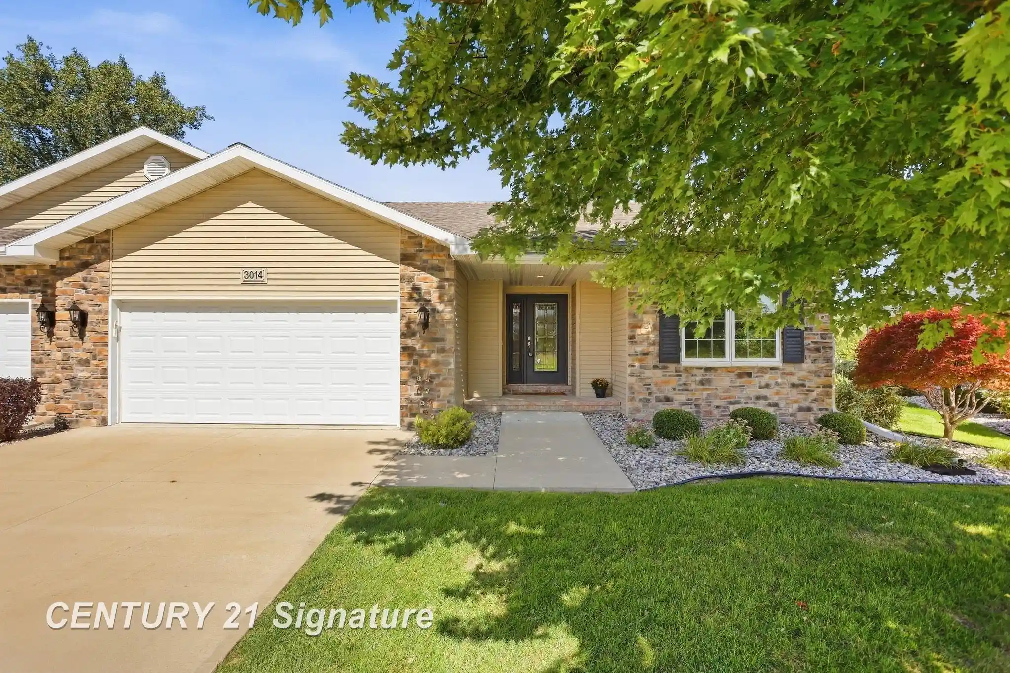 Listing Photo 1 - Condo for sale in 3014 Mackinaw Mdws Dr located at 3014 Mackinaw Mdws Dr, Saginaw, MI 48603 - Unit 3014 Mackinaw Meadows Dr