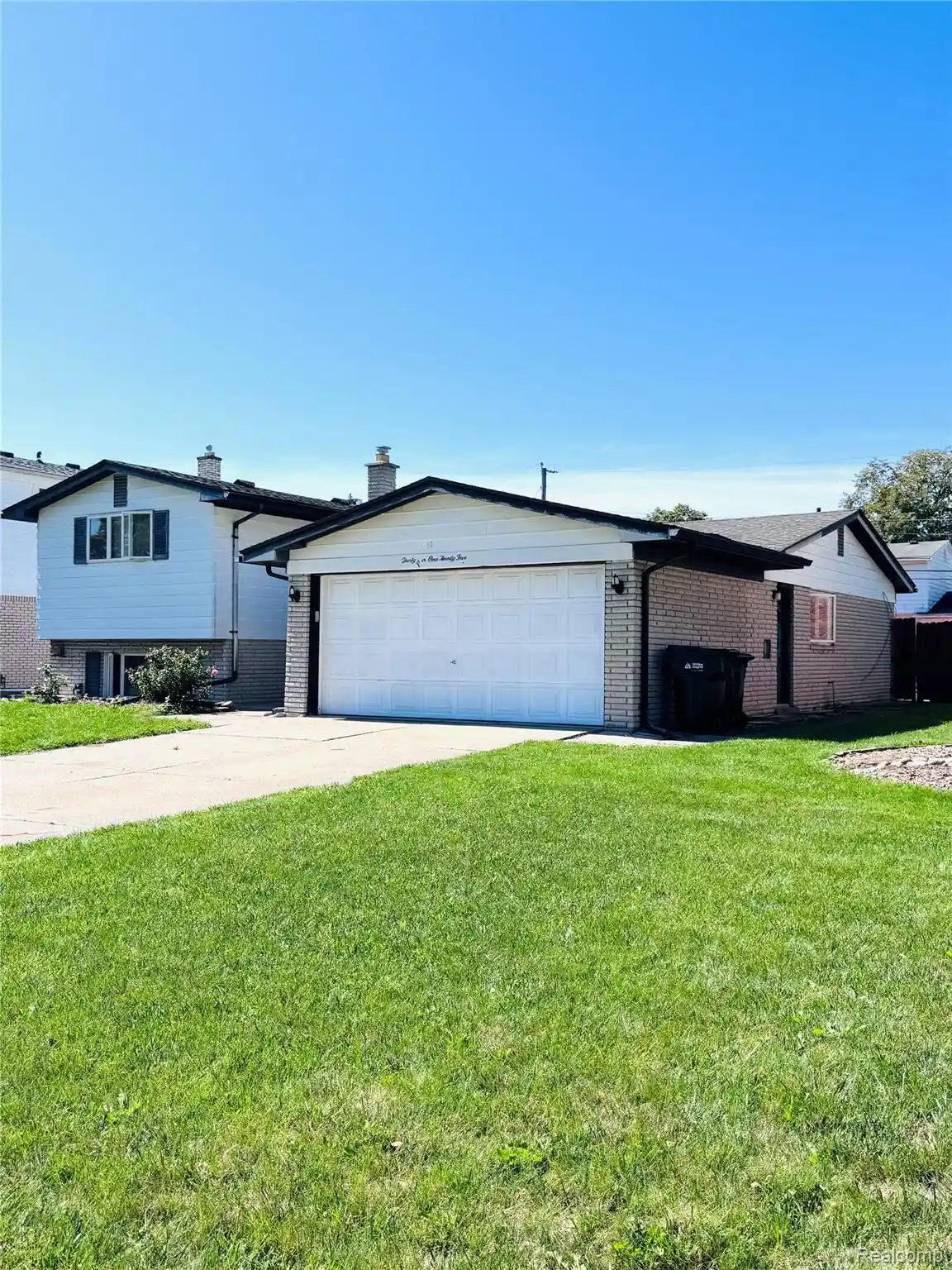 Photo 1 of Single family home for sale at 36125 Beverly Dr, Sterling Heights, MI 48310 | MLS# 20261074563 | Listing updated on 2026-09-19