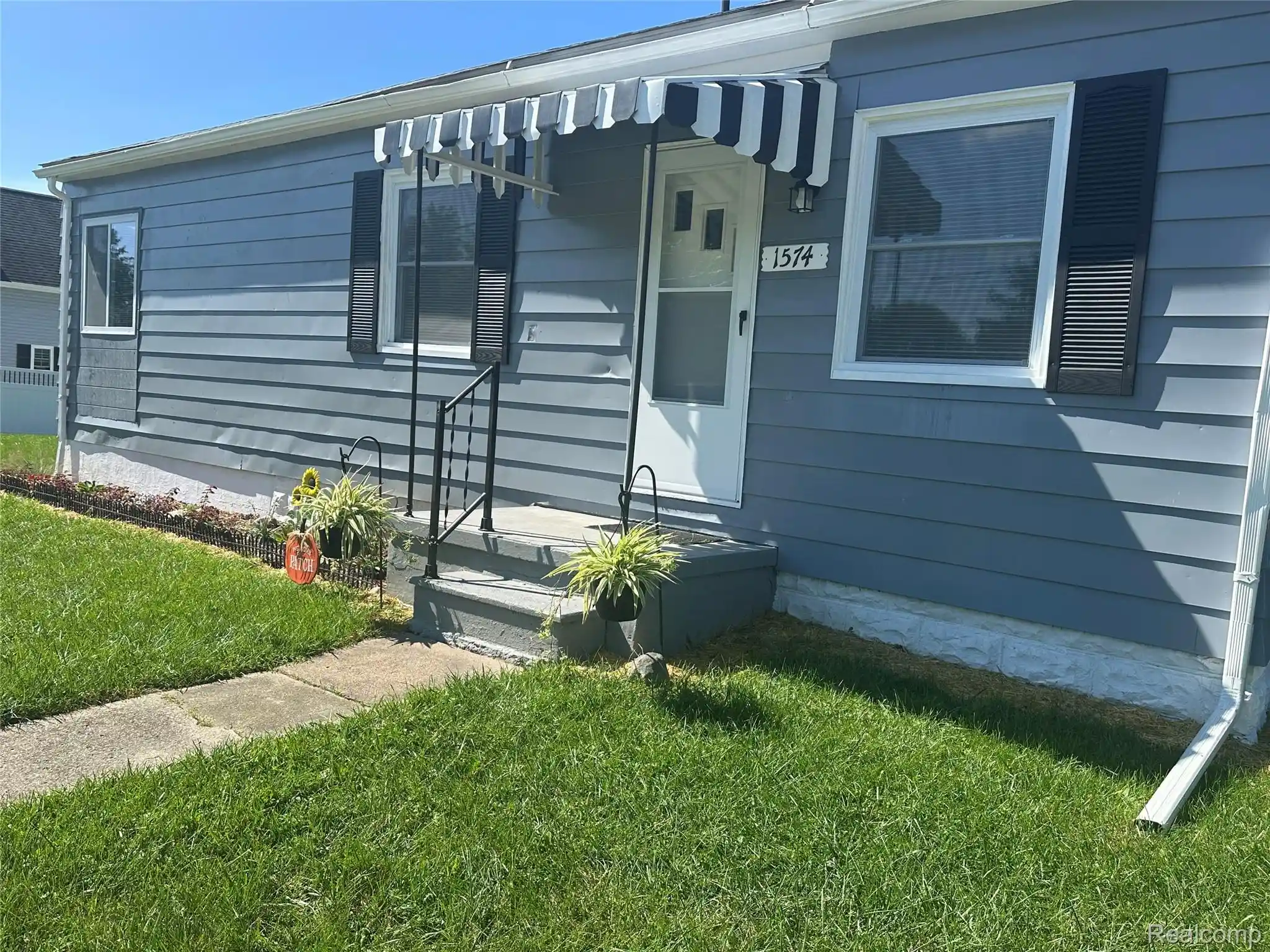 Photo 1 of Single family home for sale at 1574 S Graham Rd, Flint, MI 48532 | MLS# 20261074598 | Listing updated on 2026-10-20