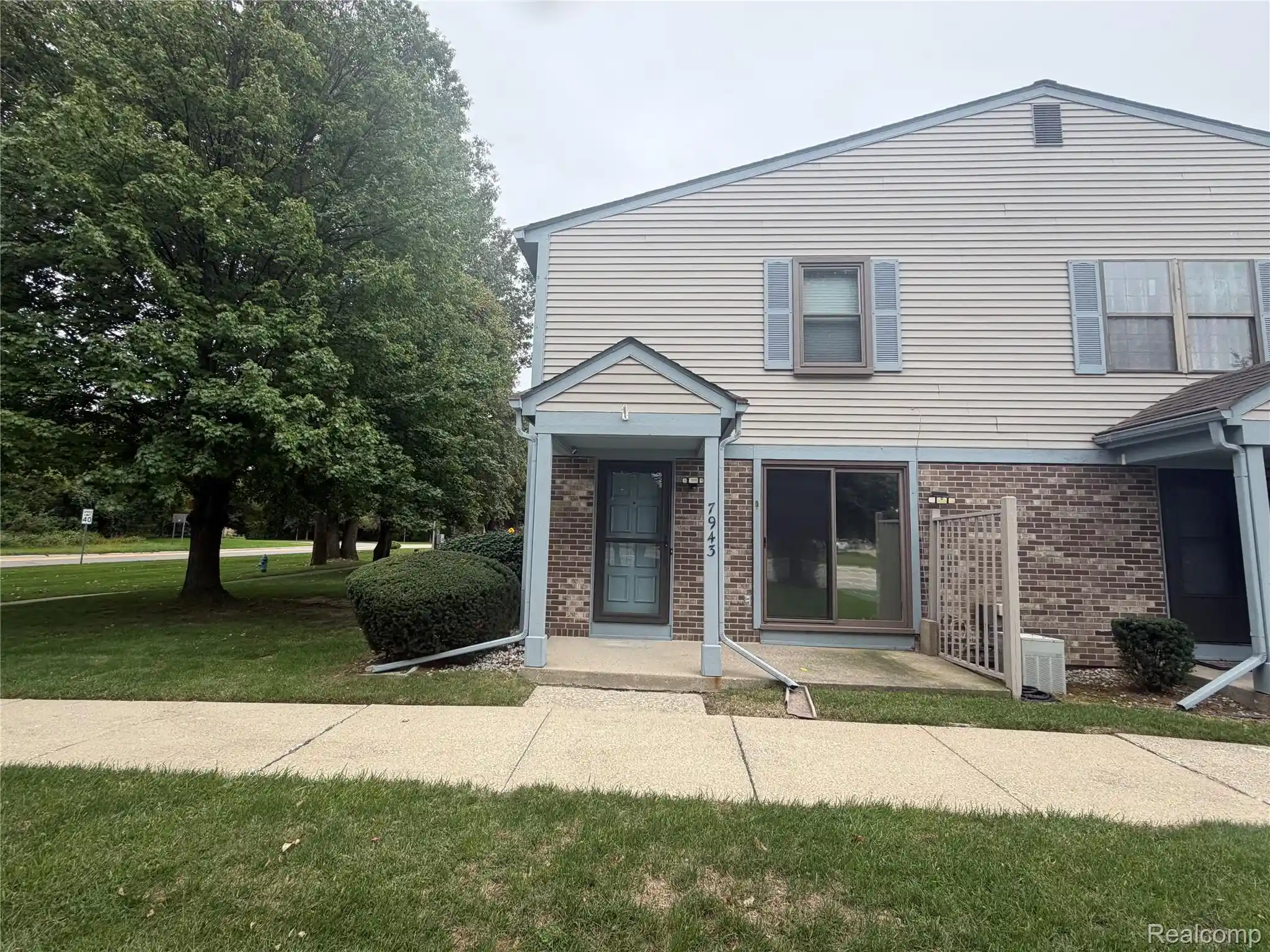 Condo for sale at 7943 Pontiac Lake Rd, Waterford, MI 48327 | MLS# 20261074672