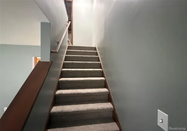 Photo 4 of Condo for sale at 7943 Pontiac Lake Rd, Waterford, MI 48327 | MLS# 20261074672 | Listing updated on 2026-10-30