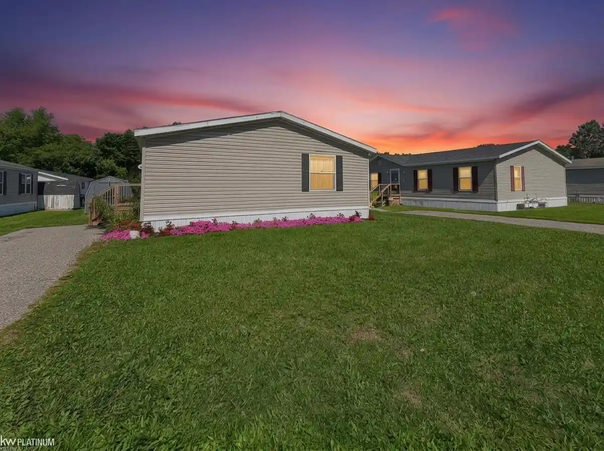 Photo 1 of Single family home for sale at 1338 Overlook Ln, Pontiac, MI 48340 | MLS# 58050221908 | Listing updated on 2026-10-14