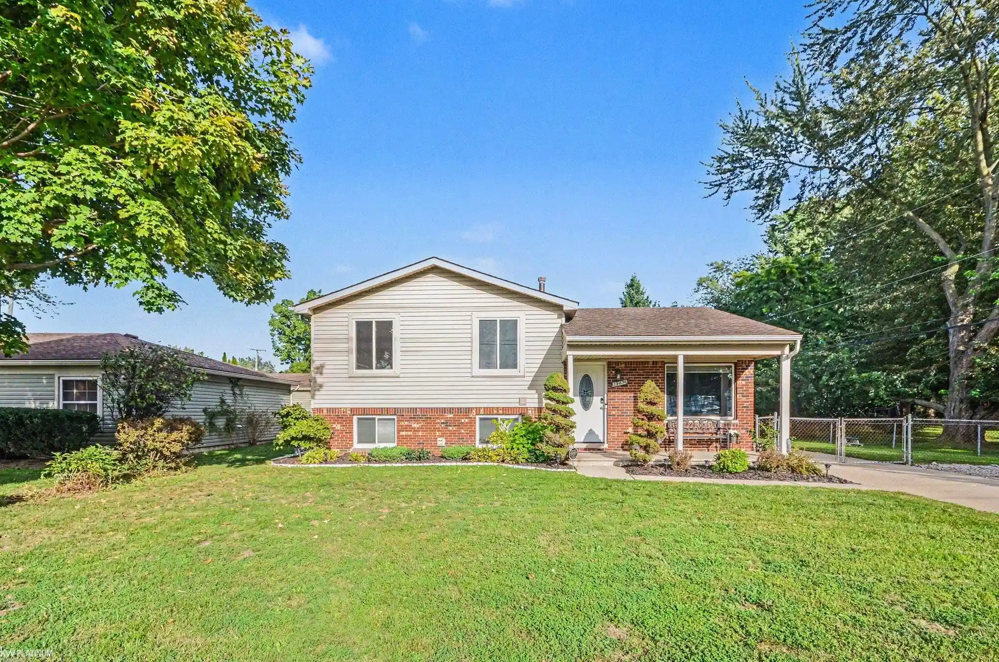 Photo 1 of Single family home for sale at 39436 Shoreline Dr, Harrison Township, MI 48045 | MLS# 58050221915 | Listing updated on 2026-10-19