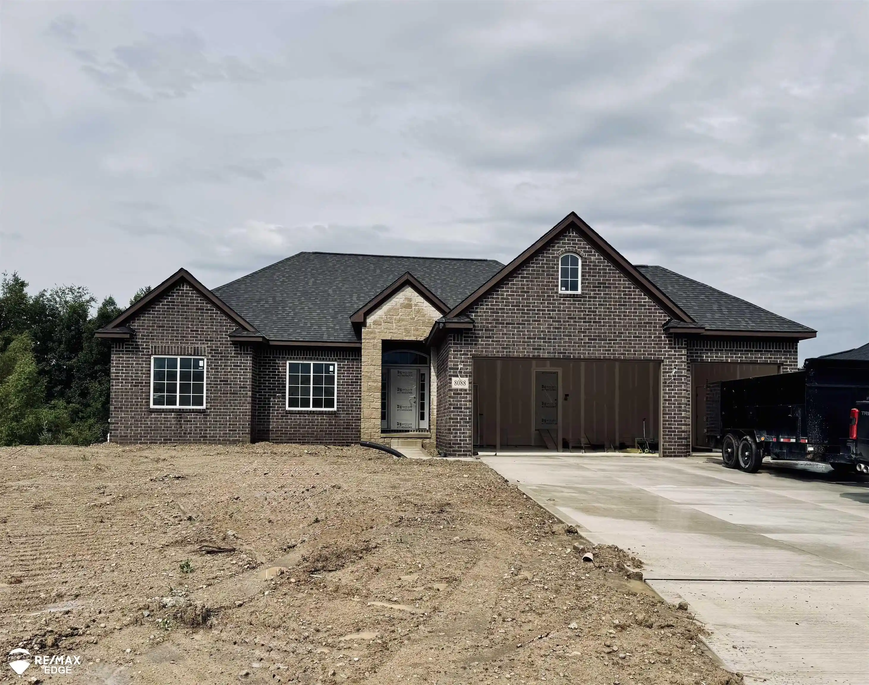 Photo 1 of Sale Pending at 8088 Peninsula Cir, Grand Blanc, MI 48439 | MLS# 5050221919 | Listing updated on 2026-10-20