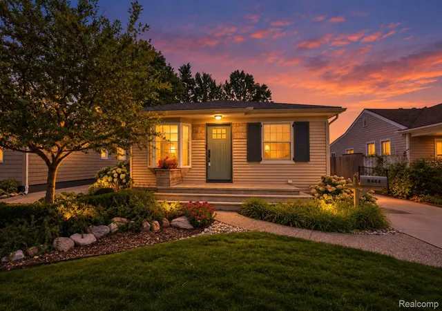 Photo 1 of Single family home for sale at 8444 Hettenberger Ave, Warren, MI 48093 | MLS# 20261074820 | Listing updated on 2026-10-30