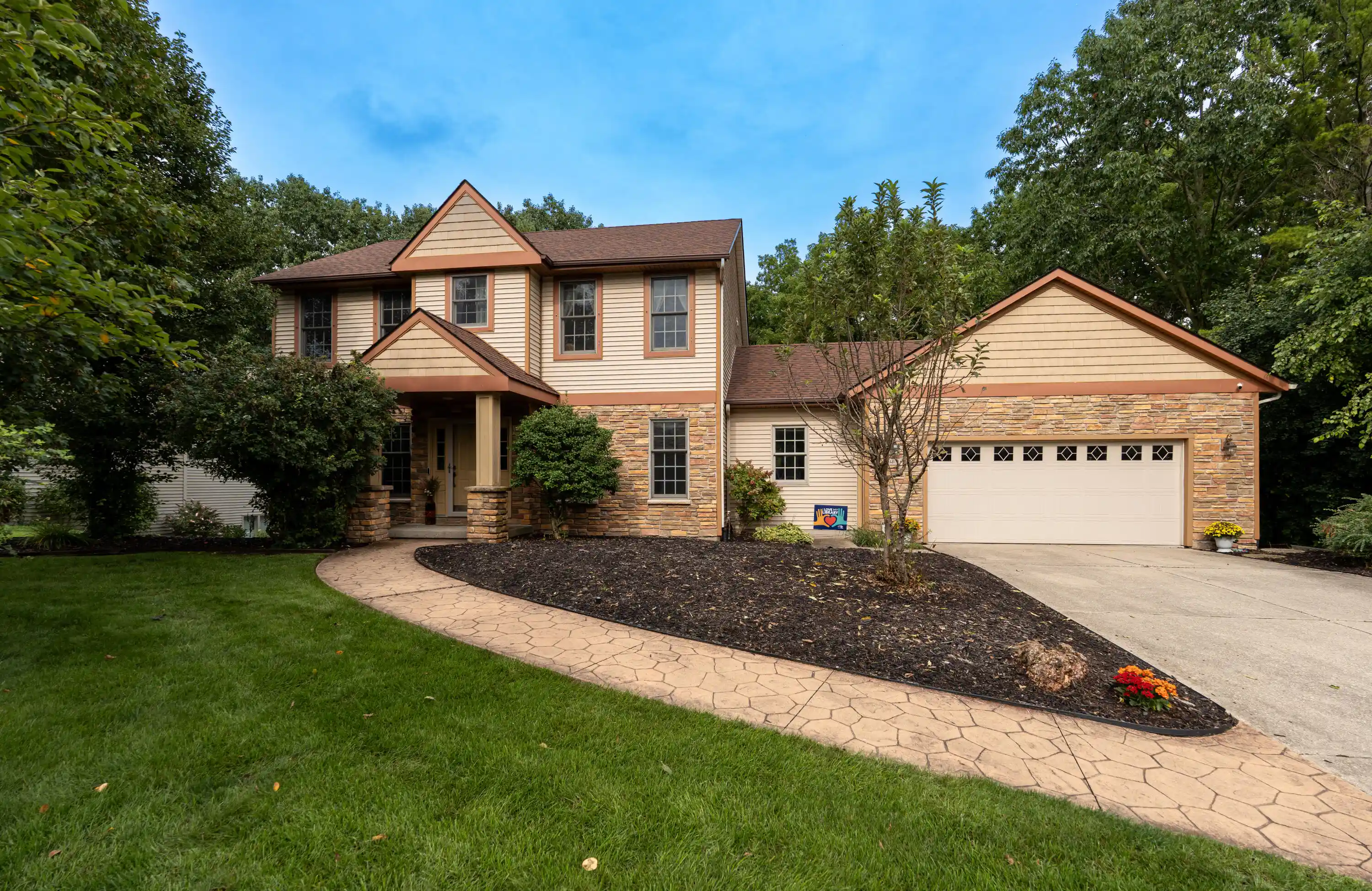 Photo 1 of Single family home for sale at 1621 Falcon Crst Dr Ne, Grand Rapids, MI 49525 | MLS# 65026049291 | Listing updated on 2026-10-19