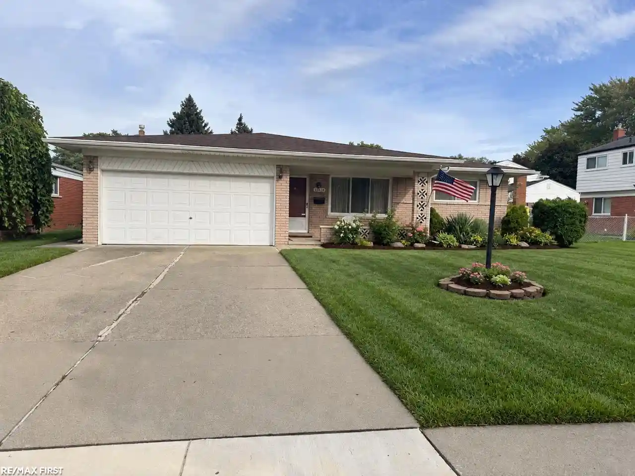 Photo 1 of Sale Pending at 33628 Chatsworth Dr, Sterling Heights, MI 48312 | MLS# 58050221983 | Listing updated on 2026-09-21