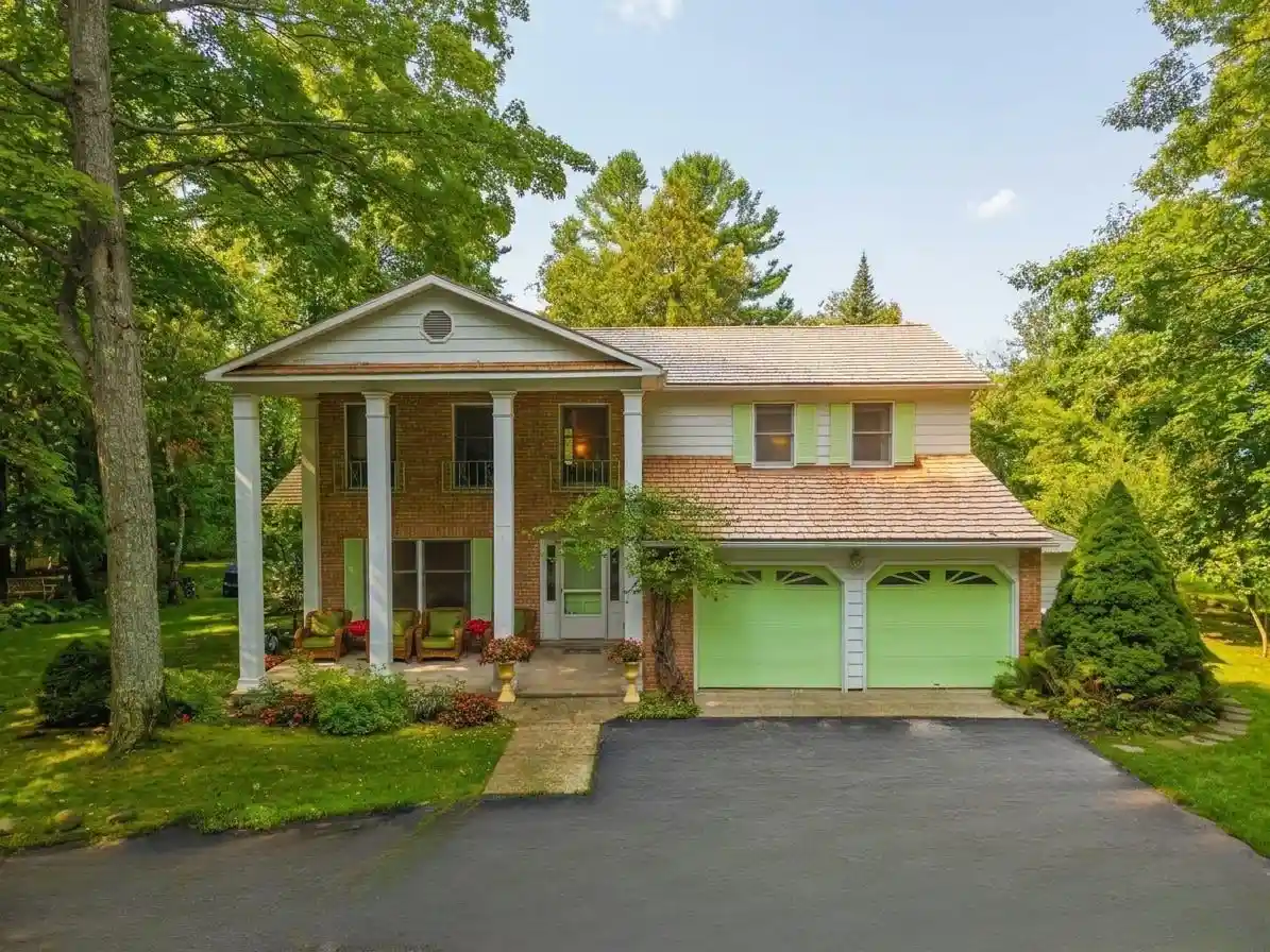 Photo 1 of Single family home for sale at 5658 Se Torch Lake Dr, Bellaire, MI 49615 | MLS# 78080073600 | Listing updated on 2026-09-19