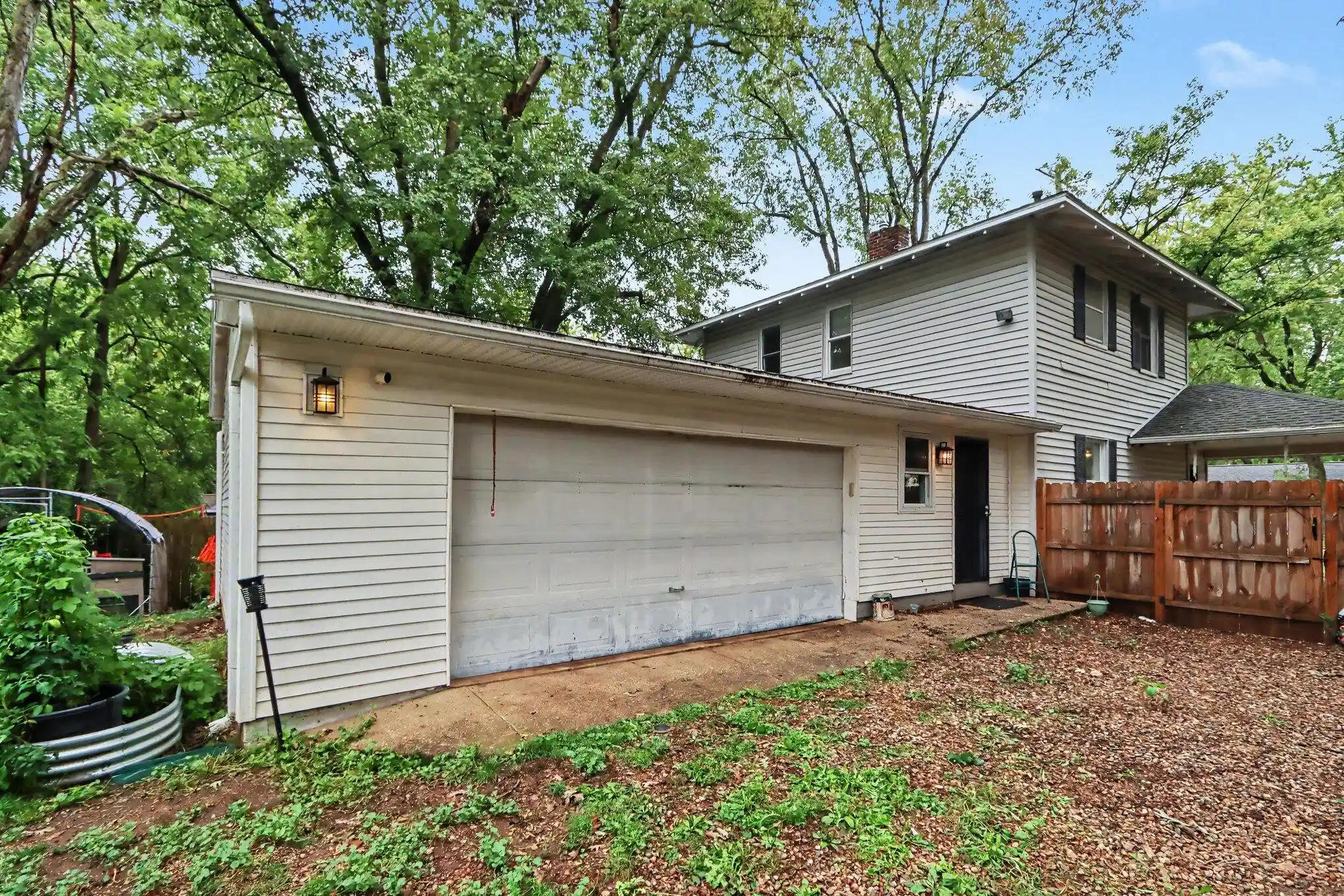 Photo 1 of Sale Pending at 1417 Stamford Ave, Kalamazoo, MI 49048 | MLS# 66026049417 | Listing updated on 2026-10-01