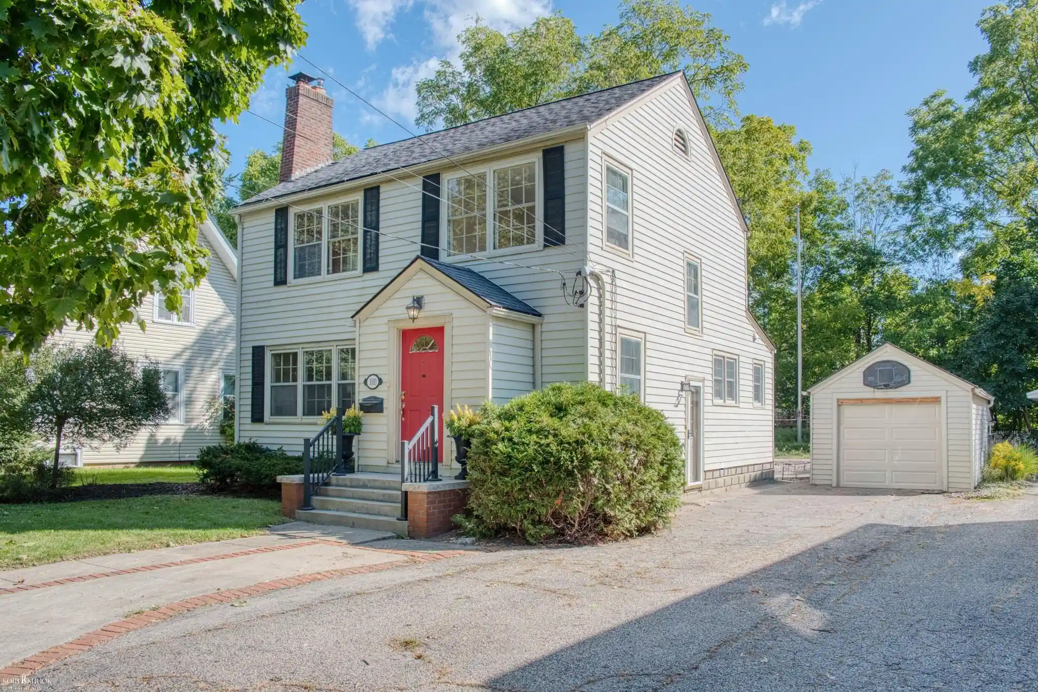 Photo 1 of Single family home for sale at 1010 N Washington St, Owosso, MI 48867 | MLS# 5050222034 | Listing updated on 2026-10-17