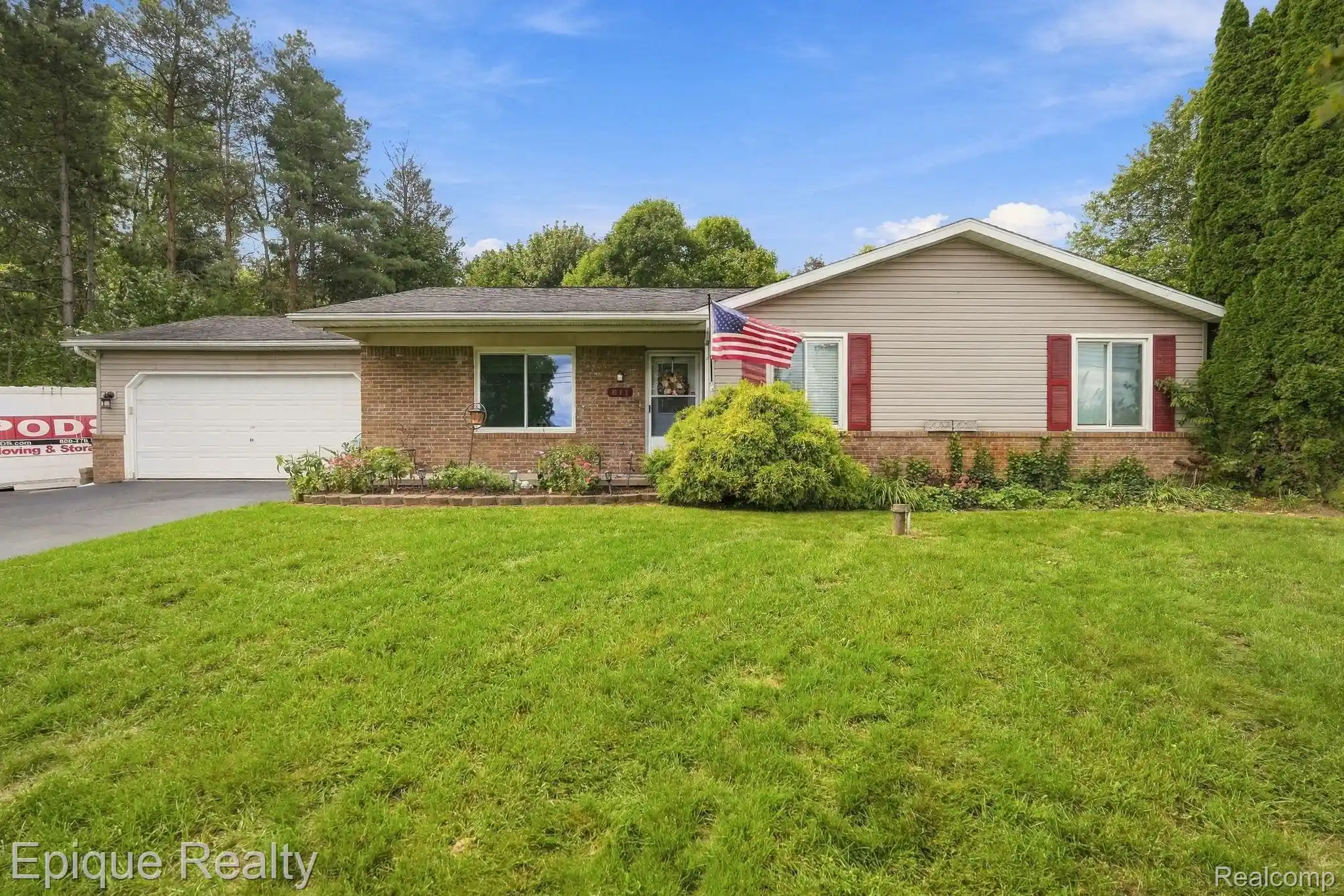 Photo 1 of Single family home for sale at 811 N Ortonville Rd, Ortonville, MI 48462 | MLS# 20261075111 | Listing updated on 2026-10-21