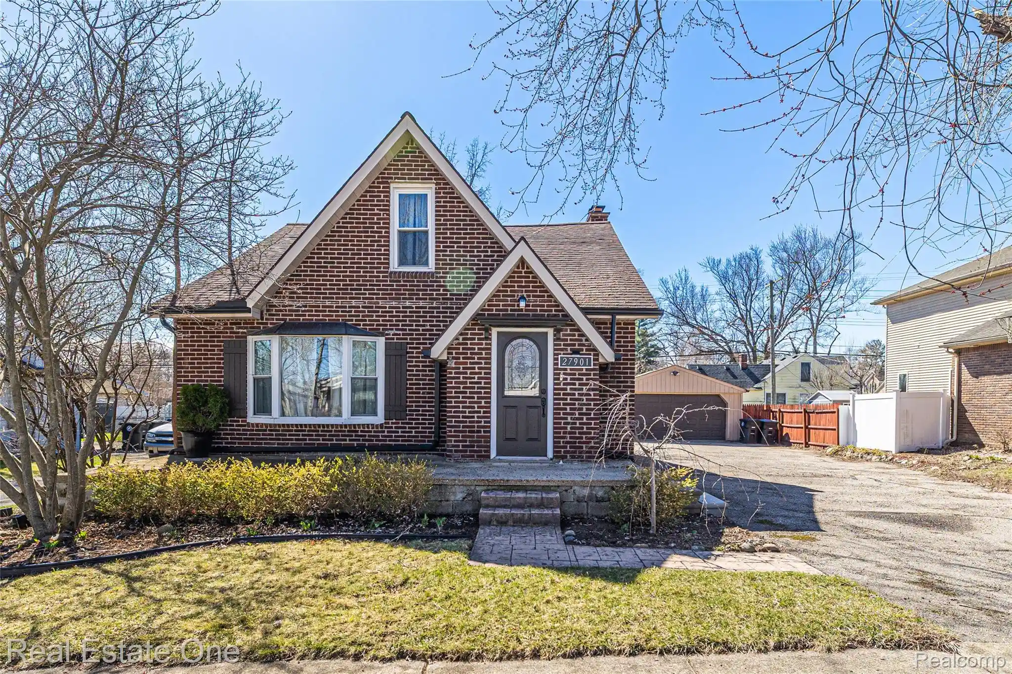 Photo 1 of Single family home for sale at 27901 Long St, Livonia, MI 48152 | MLS# 20261075148 | Listing updated on 2026-09-18