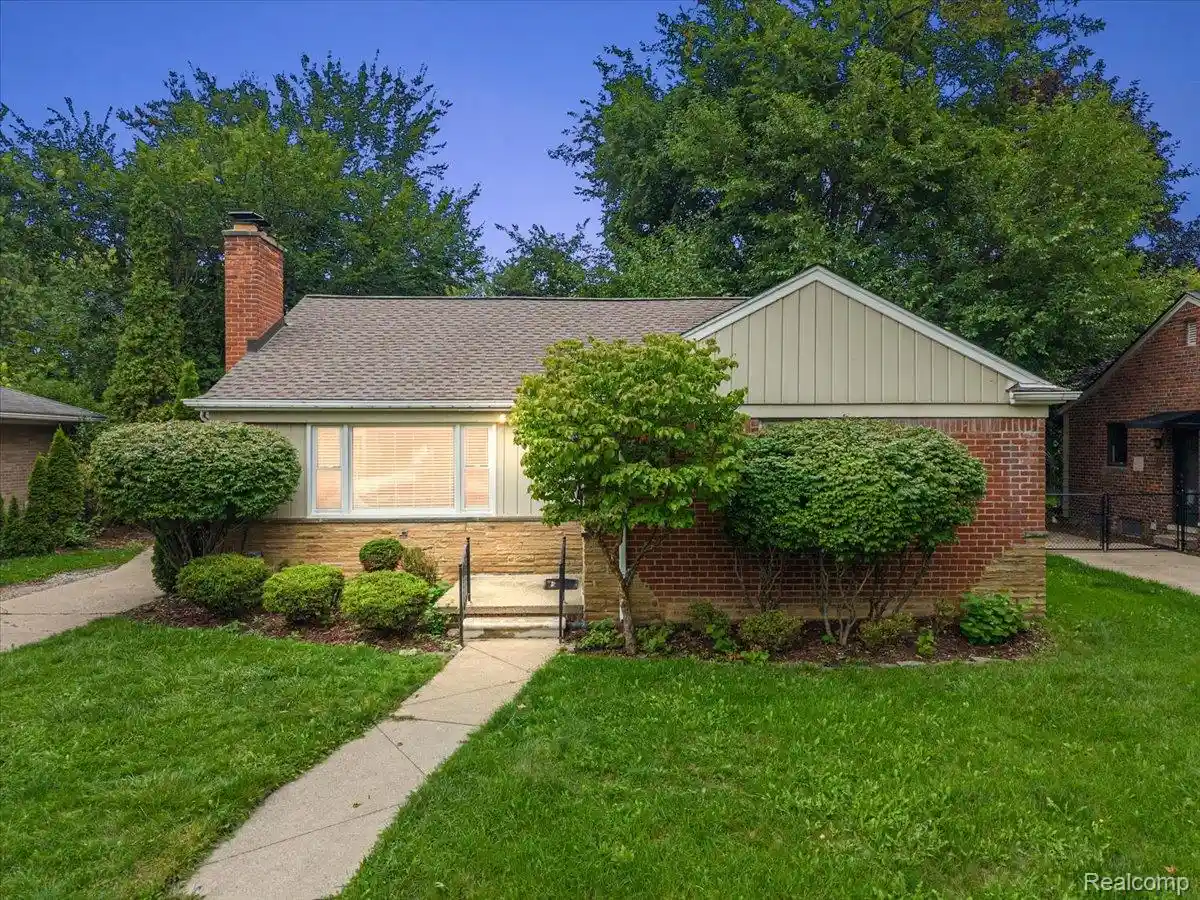 Photo 1 of Sale Pending at 3034 Woodslee Dr, Royal Oak, MI 48073 | MLS# 20261075166 | Listing updated on 2026-10-03