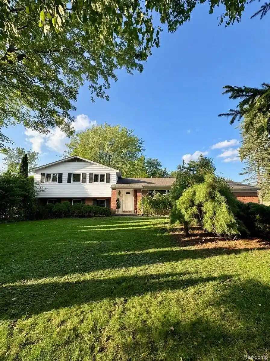 Photo 1 of Single family home for sale at 6370 W Norma Lee St, West Bloomfield, MI 48322 | MLS# 20261075187 | Listing updated on 2026-10-13