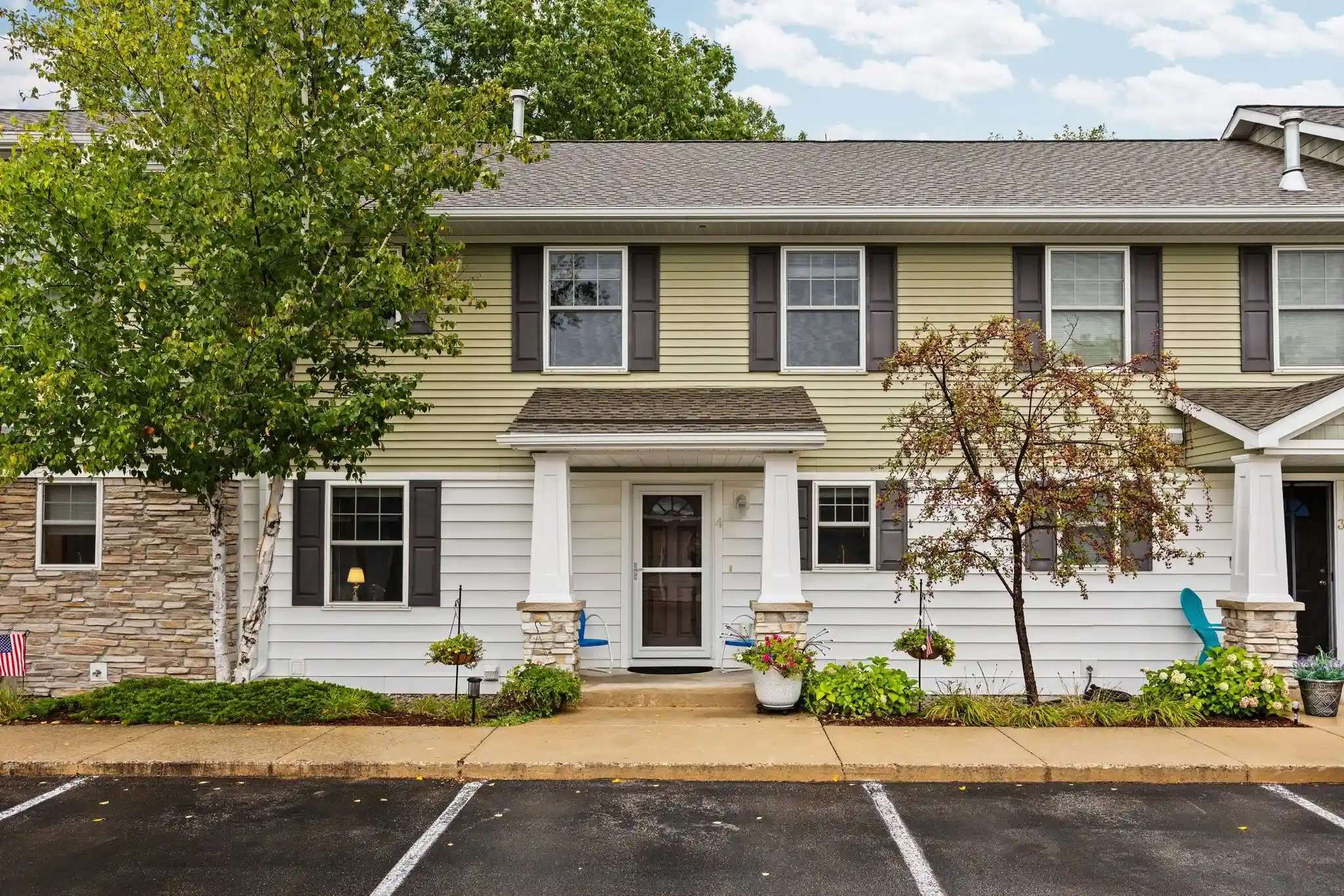 Photo 1 of Condo for sale at 1511 Kent St, Traverse City, MI 49686 | MLS# 78080073642 | Listing updated on 2026-09-20