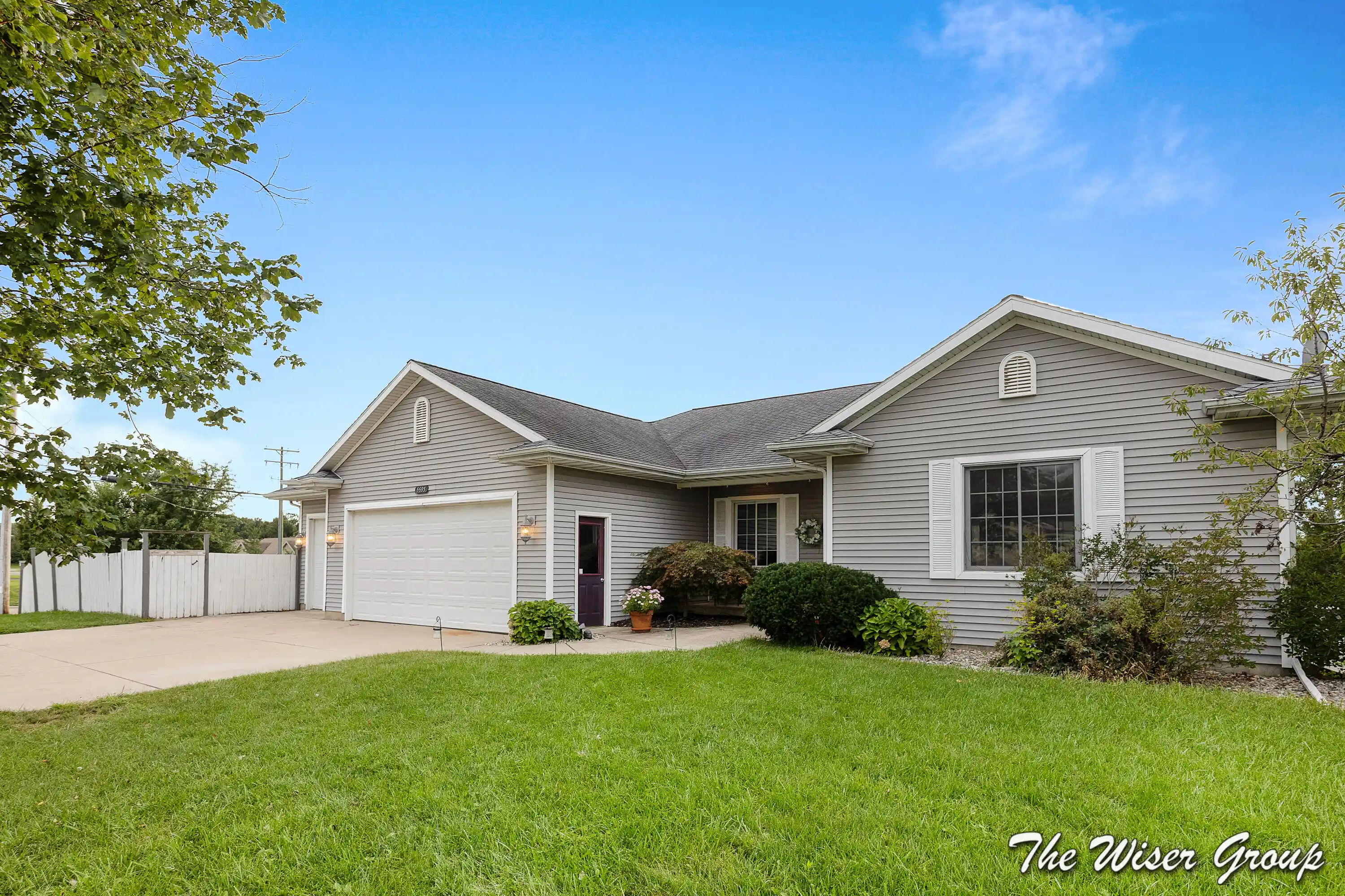 Photo 1 of Single family home for sale at 5595 Fieldstone Dr Sw, Wyoming, MI 49418 | MLS# 65026049613 | Listing updated on 2026-10-30
