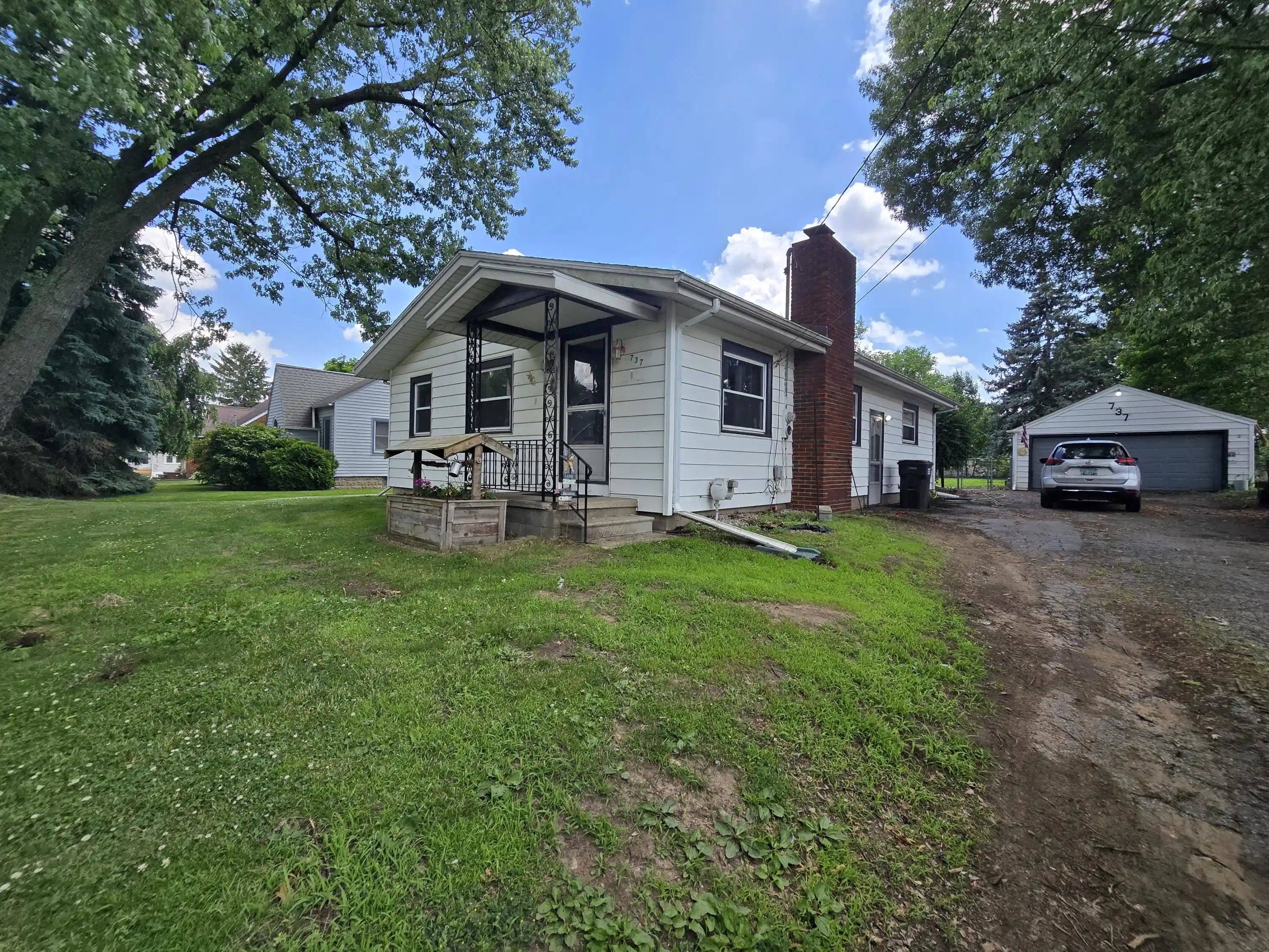 Photo 1 of Single family home for sale at 737 Royal Dr, Jackson, MI 49202 | MLS# 53026049641 | Listing updated on 2026-09-17