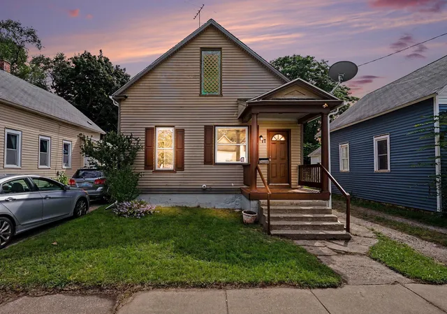 Photo 1 of Single family home for sale at 17 E Isabella Ave, Muskegon, MI 49442 | MLS# 71026049680 | Listing updated on 2026-10-28