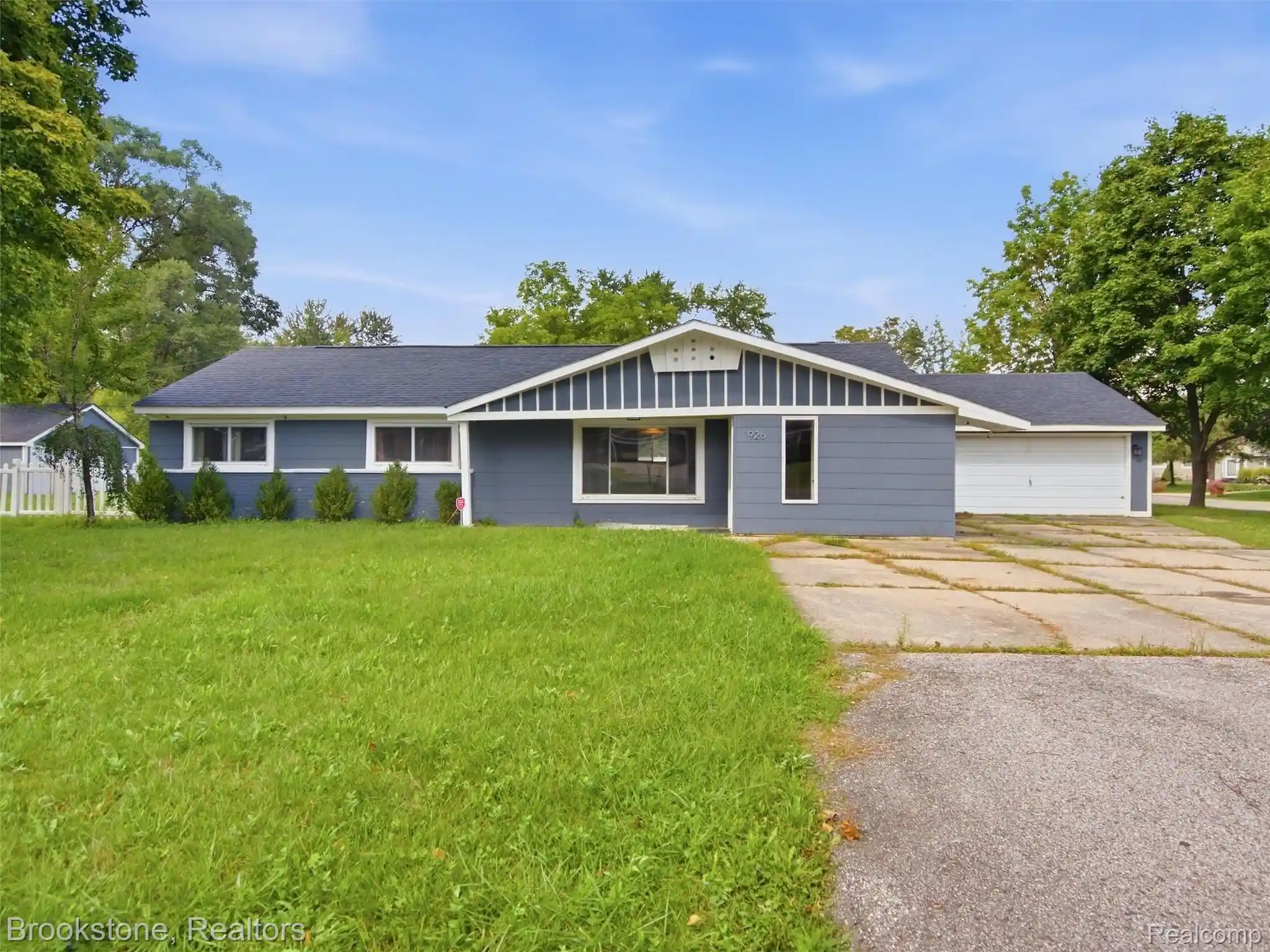 Photo 1 of Single family home for sale at 1926 Swaranne Dr, West Bloomfield, MI 48324 | MLS# 20261075430 | Listing updated on 2026-09-29